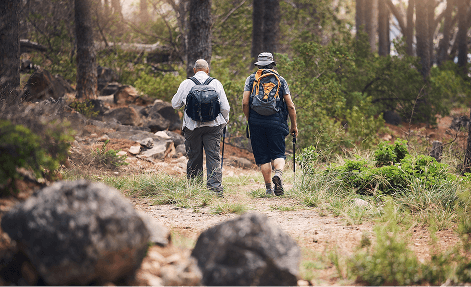 Senderismo entre los bosques cercanos a Finca Kalli